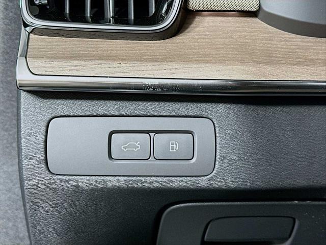 2026 Volvo XC90 Plug-In Hybrid Plus, T8 AWD, Electric/Gasoline, Bright, 7 Seats