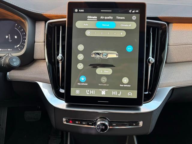2026 Volvo XC90 Plus, B6 AWD Gas (mild hybrid), Gasoline, Bright, 7 Seats