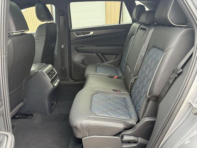 2026 Volkswagen Atlas Cross Sport SEL Premium R-Line