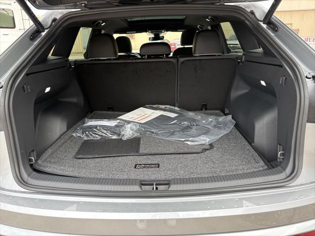 2026 Volkswagen Atlas Cross Sport SEL Premium R-Line