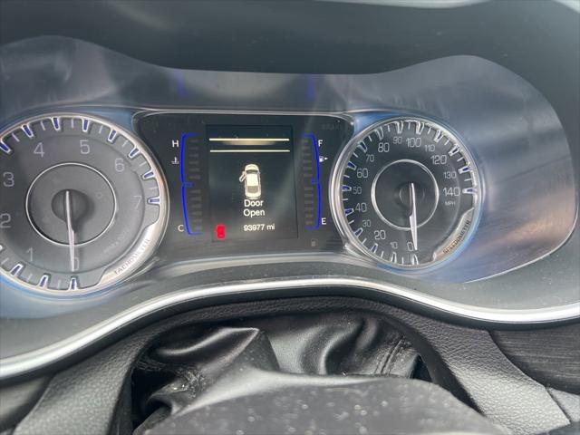 2017 Chrysler 200 Touring 2017 Chrysler 200 Touring