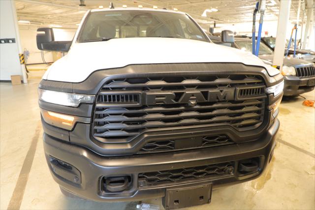 2026 RAM 3500 Tradesman Crew Cab 4x4 8 Box