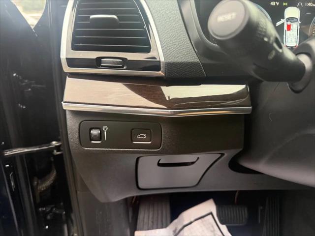 2017 Volvo XC90 T6 Momentum