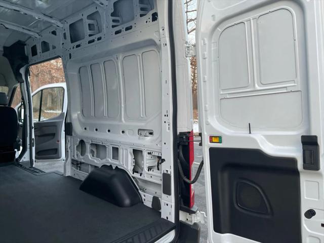 2022 Ford Transit Cargo Van Base