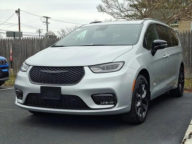 2026 Chrysler Pacifica Select AWD