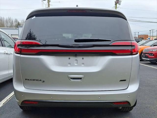 2026 Chrysler Pacifica Select AWD