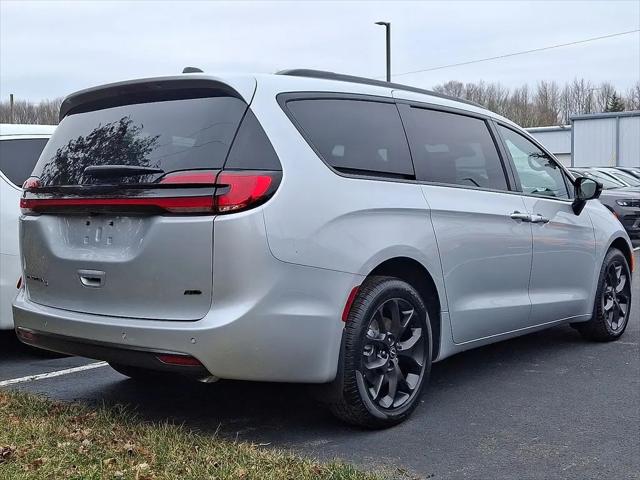 2026 Chrysler Pacifica Select AWD