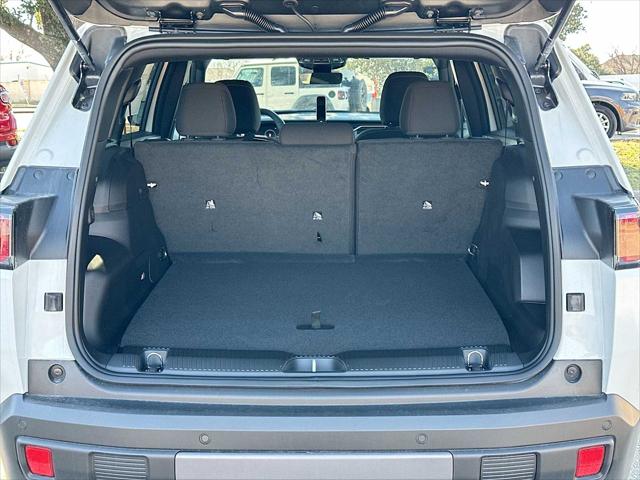 2026 Jeep Cherokee Laredo 4x4