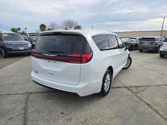 2024 Chrysler Pacifica Touring