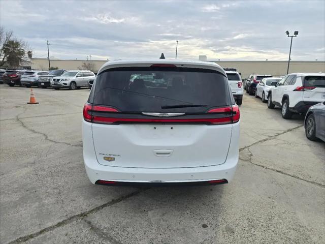 2024 Chrysler Pacifica Touring