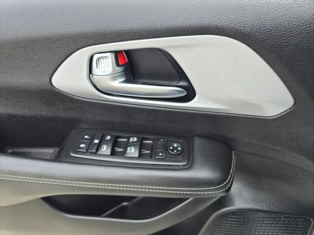 2024 Chrysler Pacifica Touring