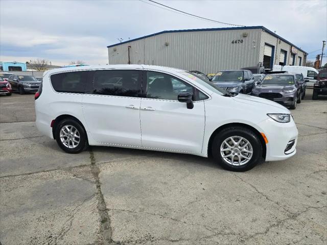 2024 Chrysler Pacifica Touring
