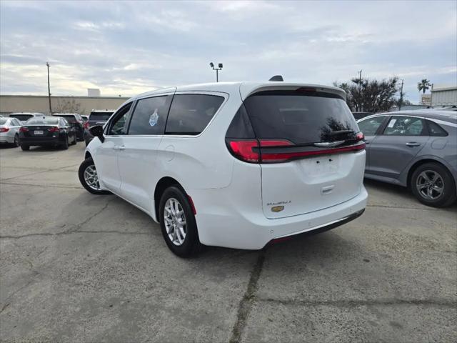 2024 Chrysler Pacifica Touring