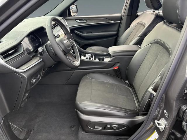 2026 Jeep Grand Cherokee Altitude 4x2