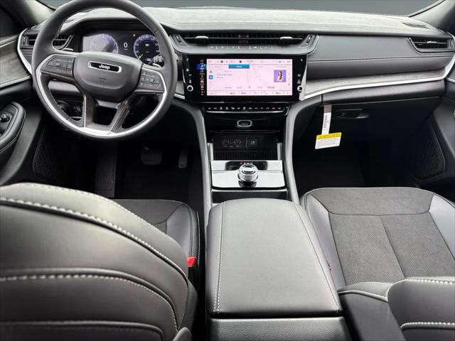 2026 Jeep Grand Cherokee Altitude 4x2