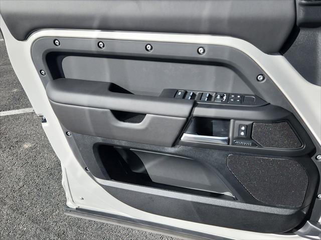 2026 Land Rover Defender P500 X-Dynamic SE
