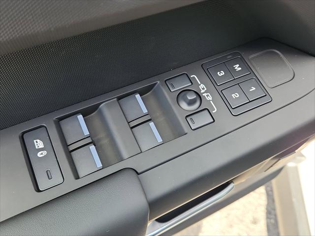 2026 Land Rover Defender P500 X-Dynamic SE