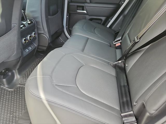 2026 Land Rover Defender P500 X-Dynamic SE