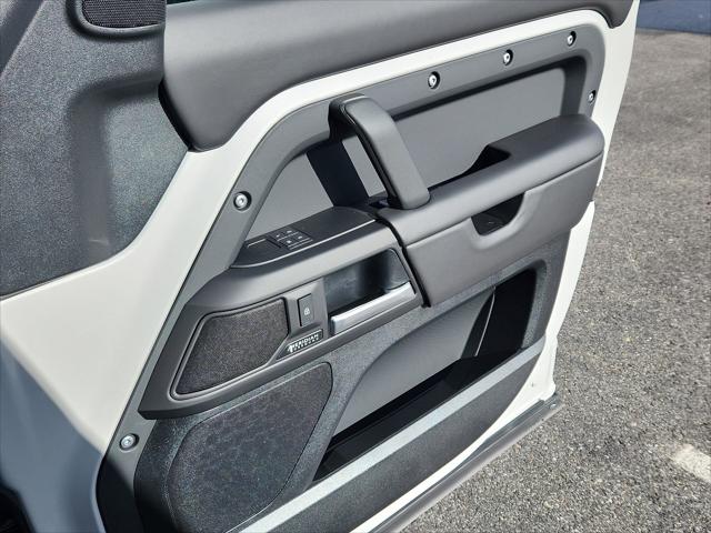 2026 Land Rover Defender P500 X-Dynamic SE