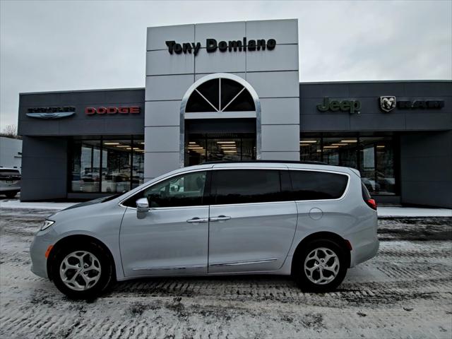 2022 Chrysler Pacifica Limited AWD