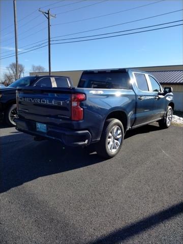 2022 Chevrolet Silverado 1500 4WD Crew Cab Short Bed Custom