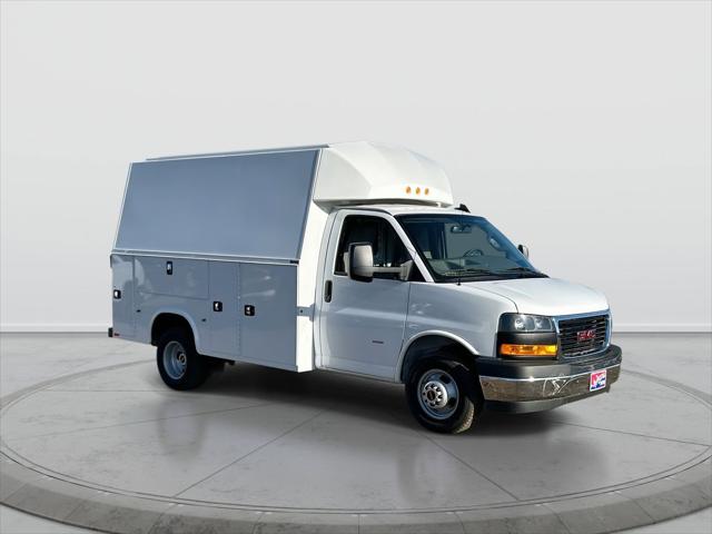 2025 GMC Savana Cutaway Work Van