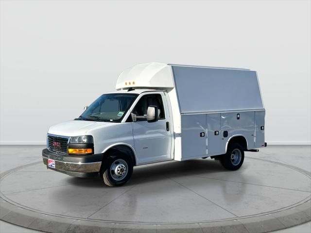2025 GMC Savana Cutaway Work Van