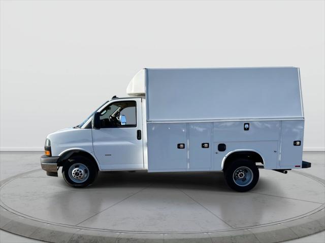 2025 GMC Savana Cutaway Work Van