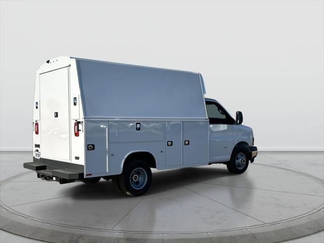 2025 GMC Savana Cutaway Work Van