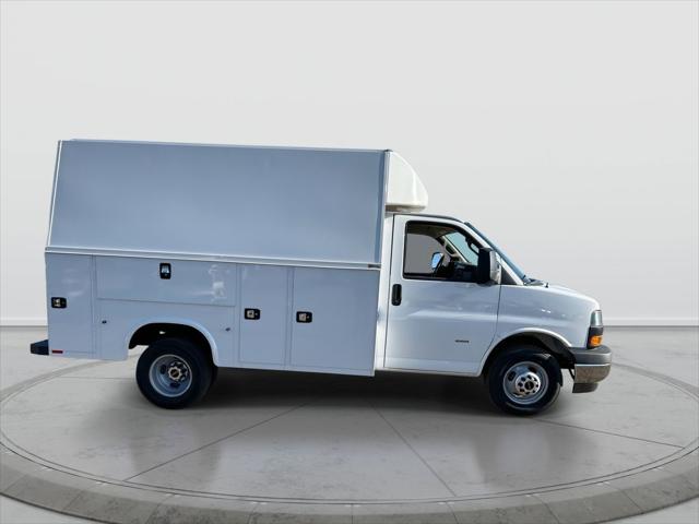 2025 GMC Savana Cutaway Work Van