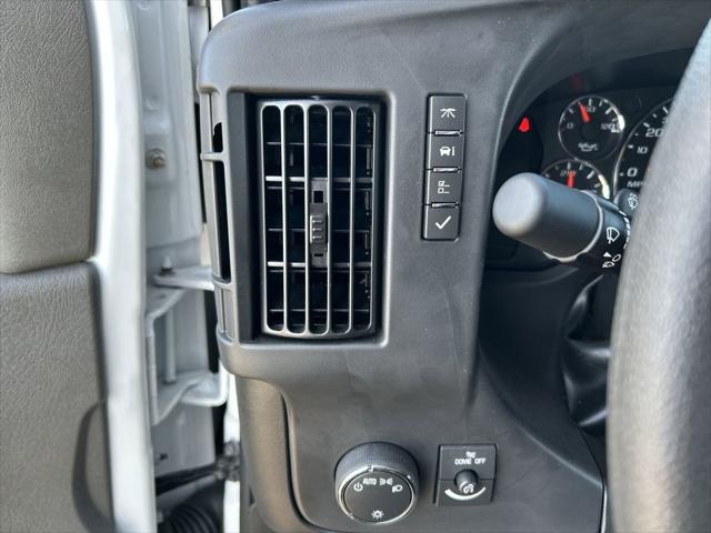 2025 GMC Savana Cutaway Work Van