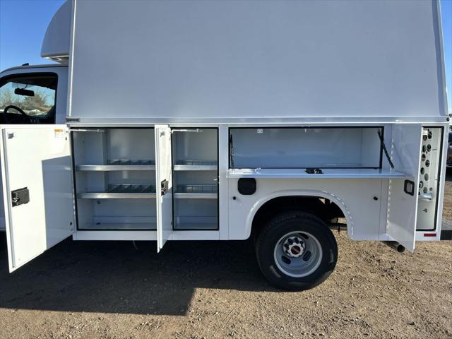 2025 GMC Savana Cutaway Work Van
