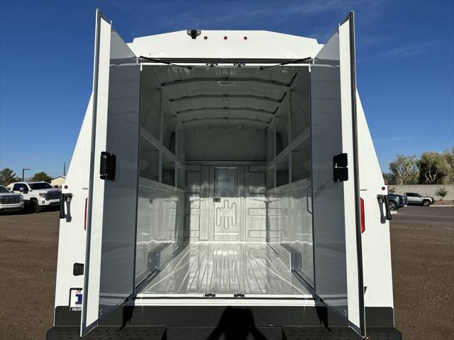 2025 GMC Savana Cutaway Work Van