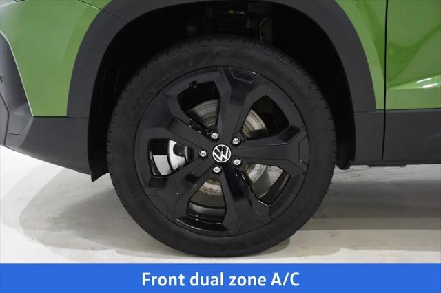 2026 Volkswagen Taos SE Black
