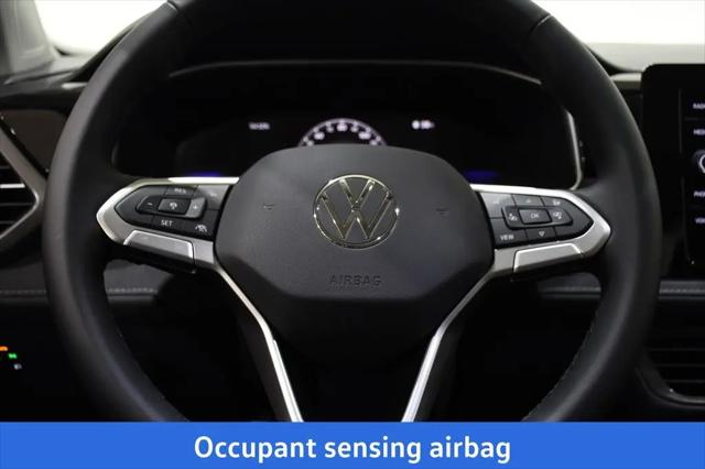 2026 Volkswagen Taos SE Black