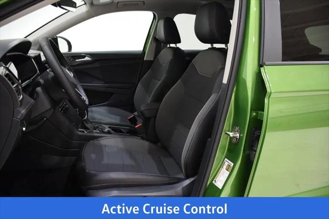 2026 Volkswagen Taos SE Black