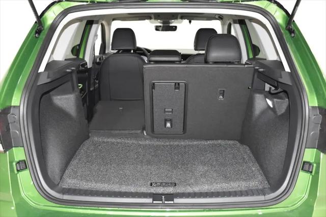 2026 Volkswagen Taos SE Black