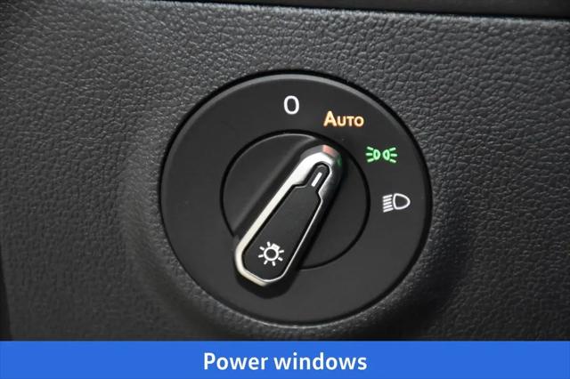 2026 Volkswagen Taos SE Black