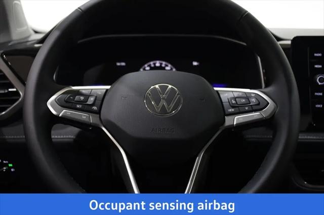 2026 Volkswagen Taos SE Black