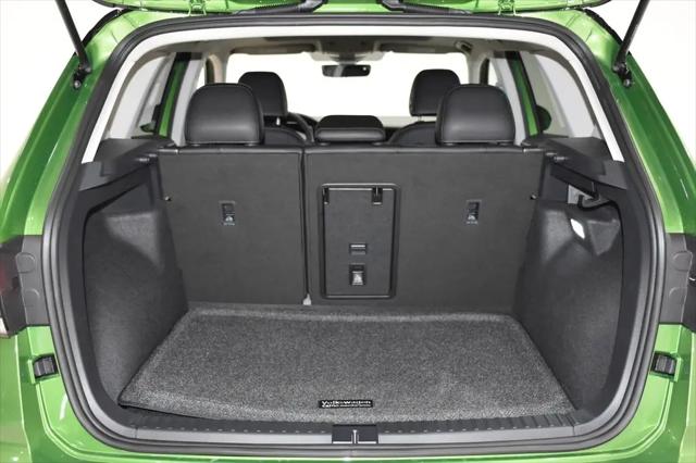 2026 Volkswagen Taos SE Black
