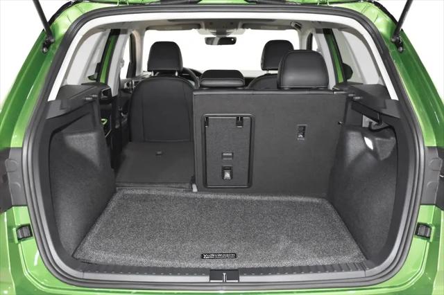 2026 Volkswagen Taos SE Black