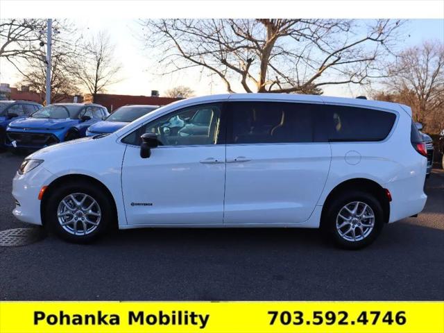 2024 Chrysler Voyager LX