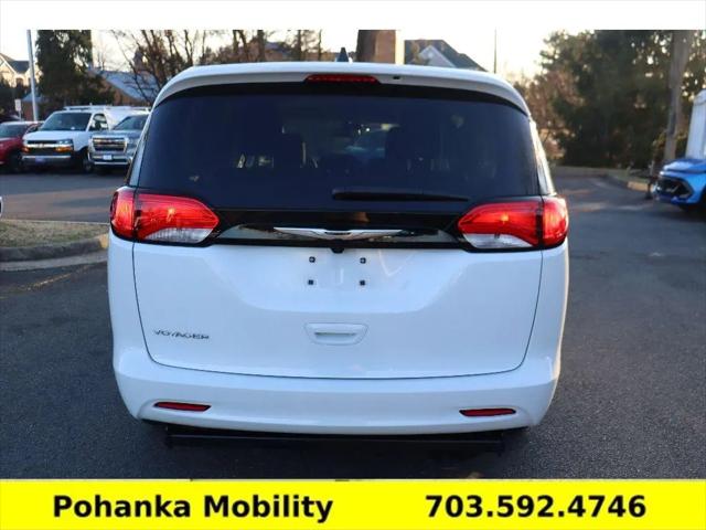 2024 Chrysler Voyager LX