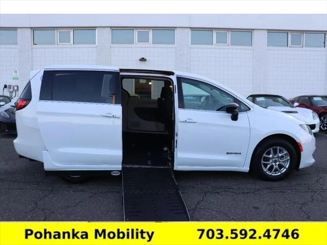 2024 Chrysler Voyager LX