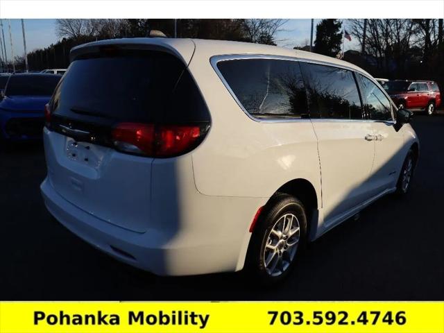 2024 Chrysler Voyager LX