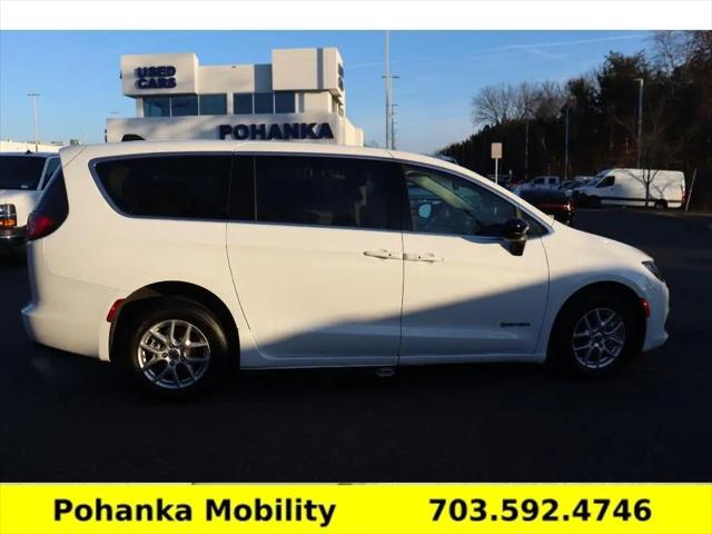 2024 Chrysler Voyager LX