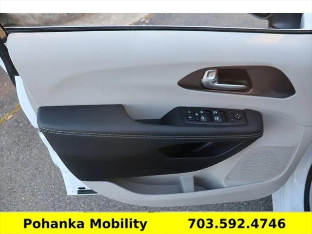 2024 Chrysler Voyager LX