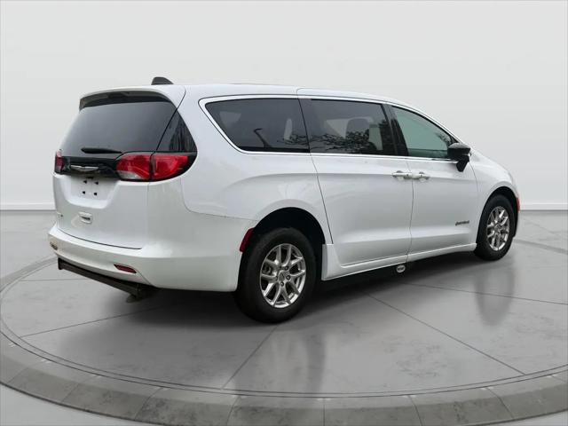 2024 Chrysler Voyager LX