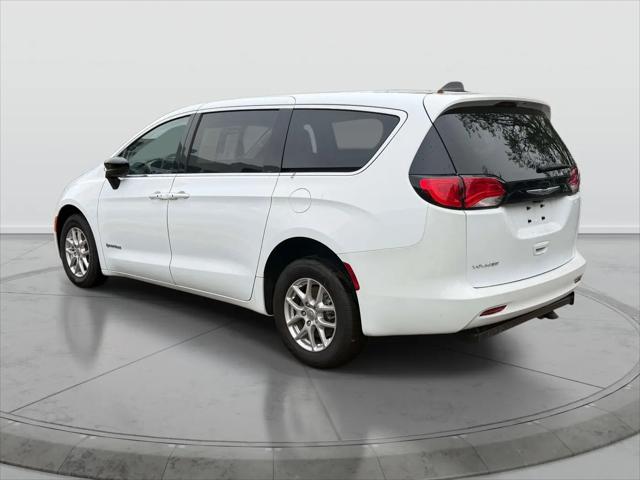 2024 Chrysler Voyager LX