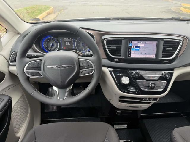2024 Chrysler Voyager LX